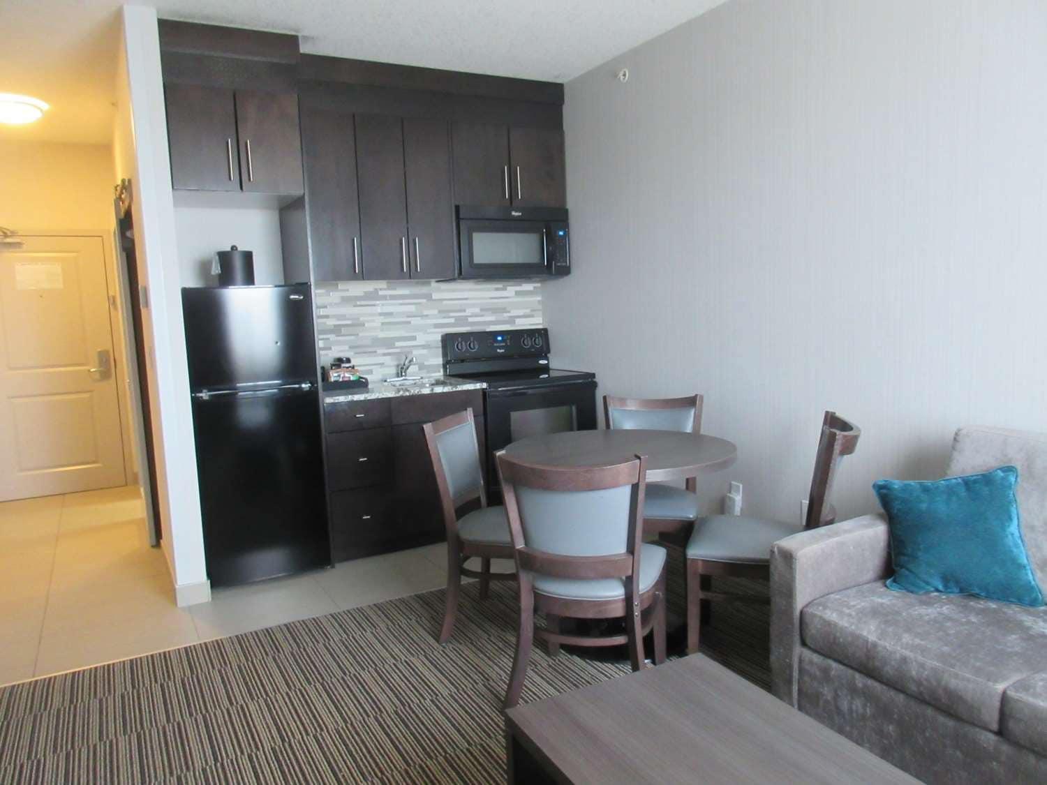 Best Western Plus Airdrie Gateway Экстерьер фото