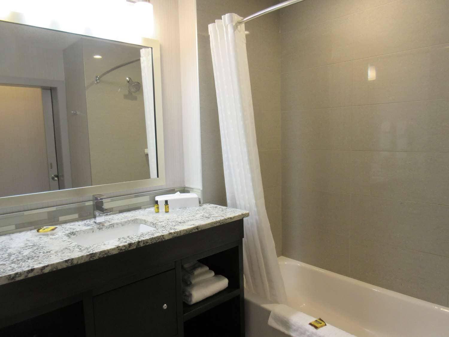 Best Western Plus Airdrie Gateway Экстерьер фото