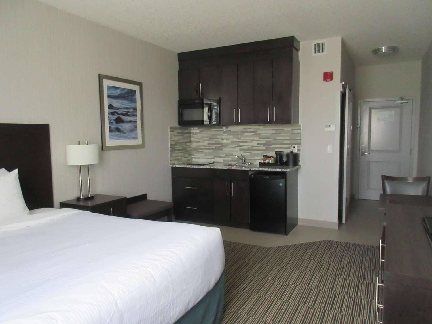 Best Western Plus Airdrie Gateway Экстерьер фото