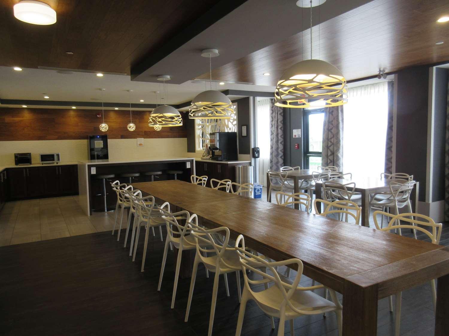 Best Western Plus Airdrie Gateway Экстерьер фото