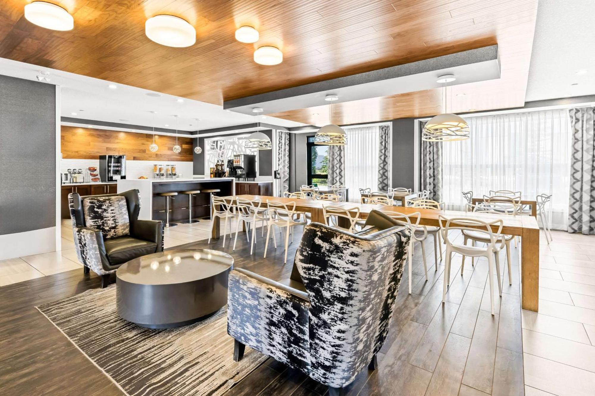 Best Western Plus Airdrie Gateway Экстерьер фото