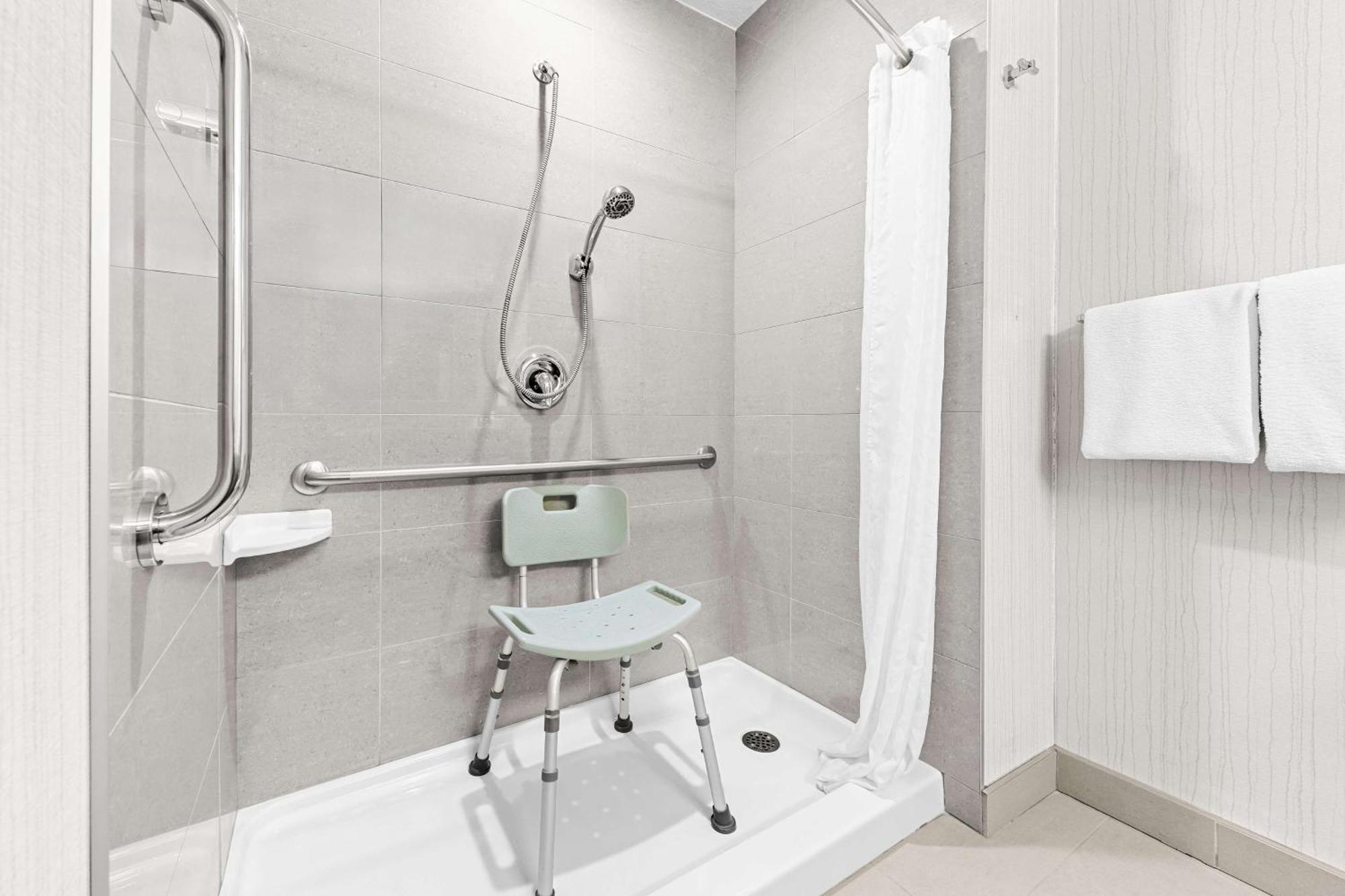 Best Western Plus Airdrie Gateway Экстерьер фото