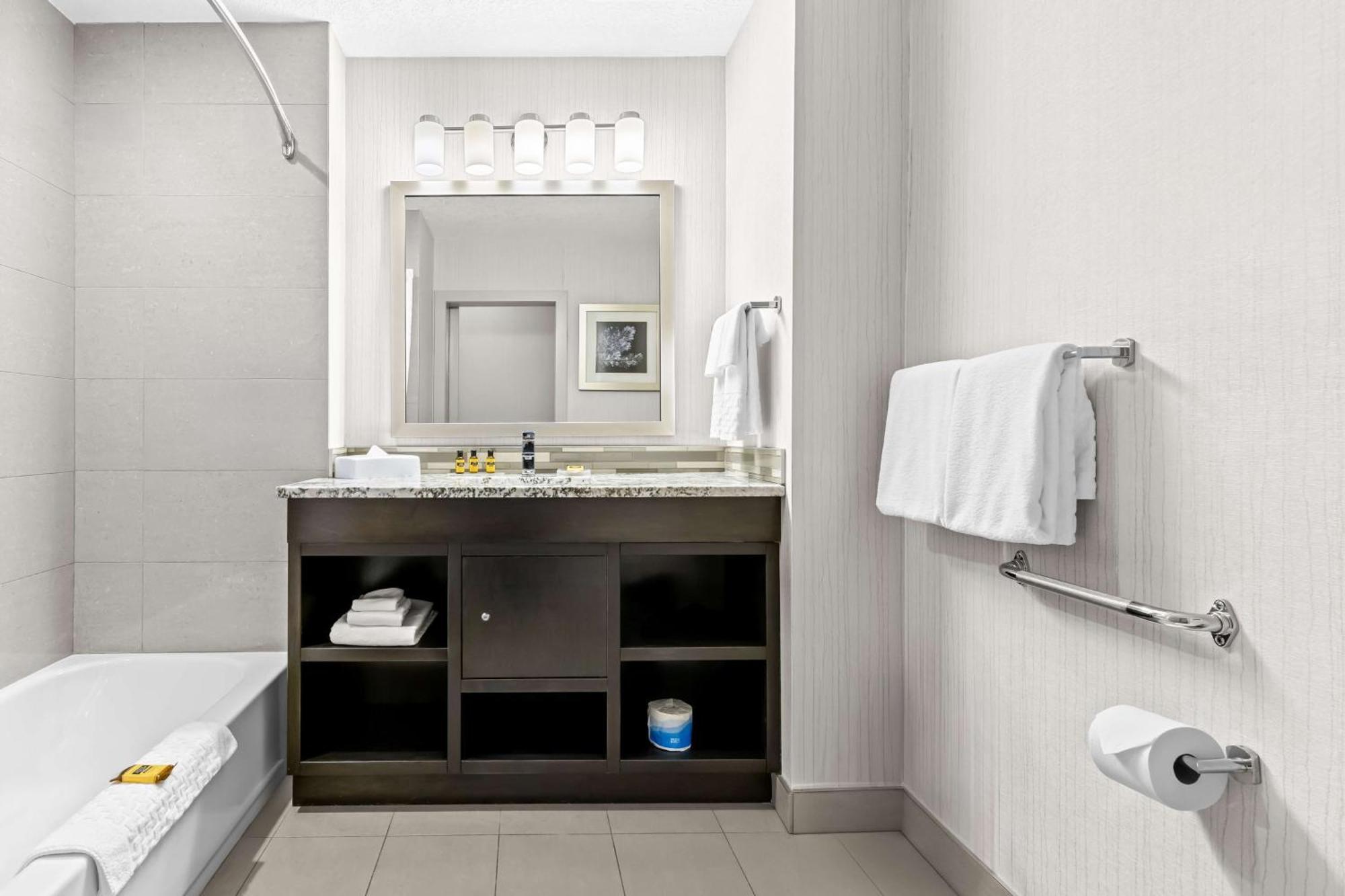Best Western Plus Airdrie Gateway Экстерьер фото