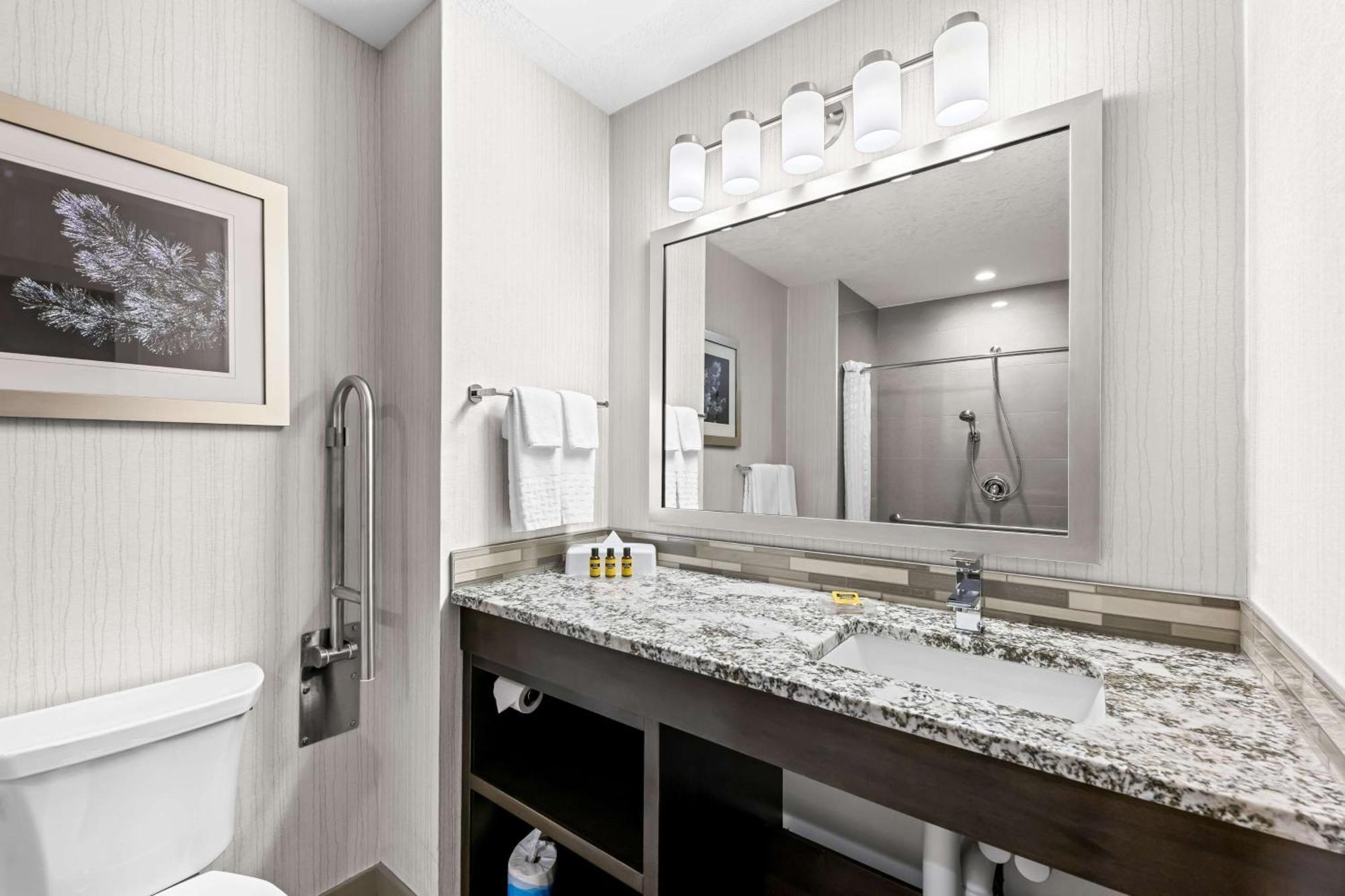 Best Western Plus Airdrie Gateway Экстерьер фото