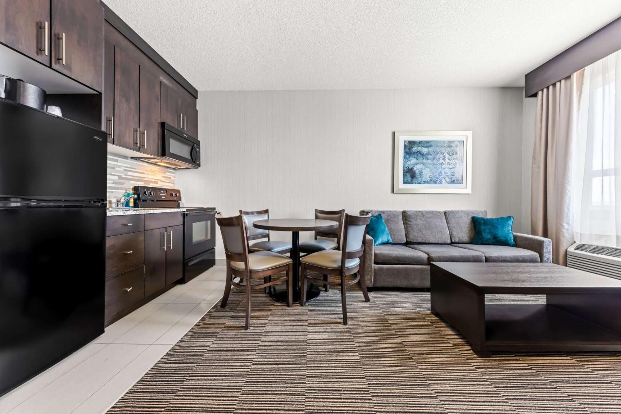 Best Western Plus Airdrie Gateway Экстерьер фото