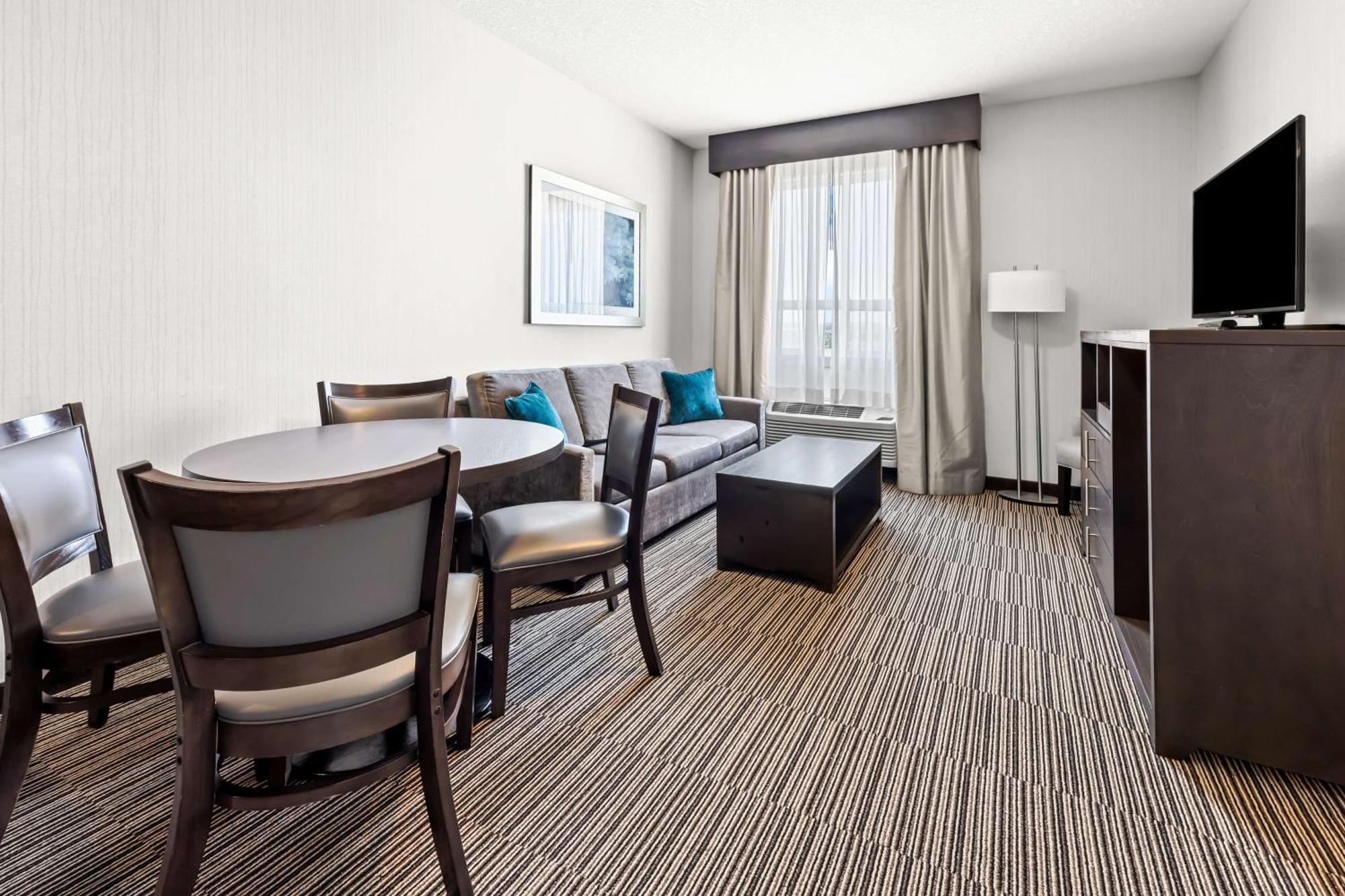 Best Western Plus Airdrie Gateway Экстерьер фото
