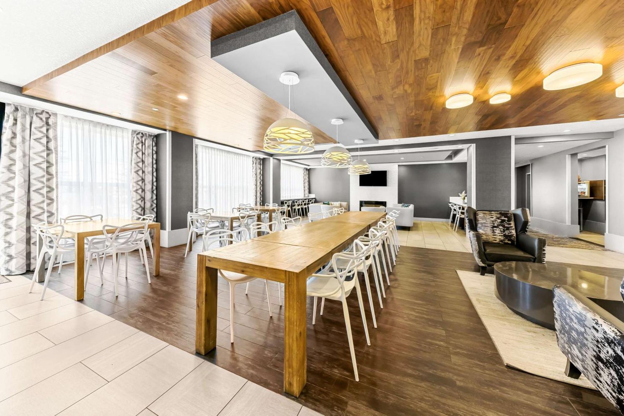 Best Western Plus Airdrie Gateway Экстерьер фото